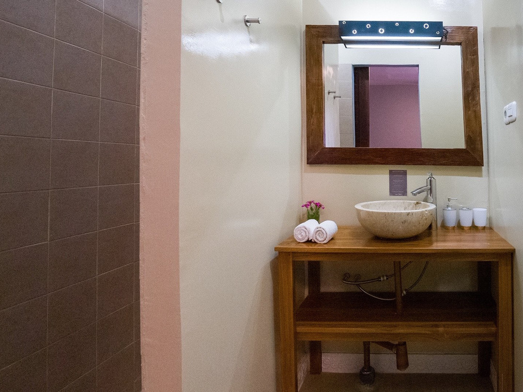 Wae Molas Hotel主图