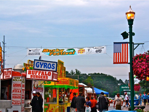 Hayward Lakes Visitors and Convention Bureau-海沃德必去景点