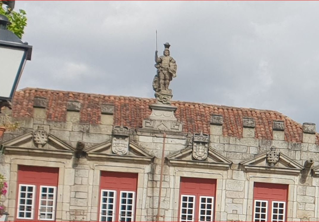 Estatua o Guimaraes de duas caras-吉马良斯必去景点