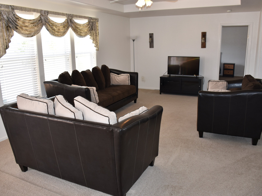 Sloanes General Store and The Inn At Alcova主图