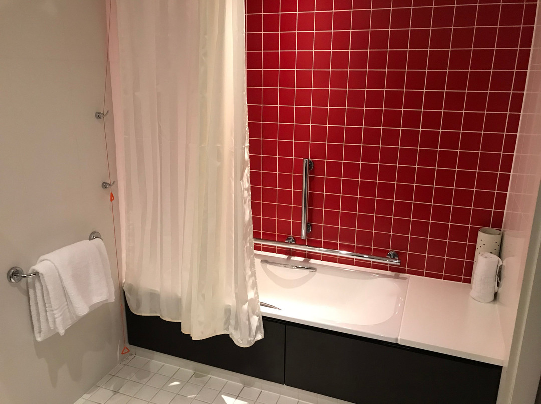 Village Hotel Farnborough主图