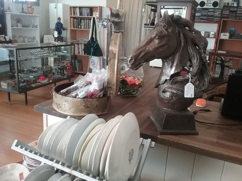 Toora Fancy Goods & Old Relics-Toora必去景点