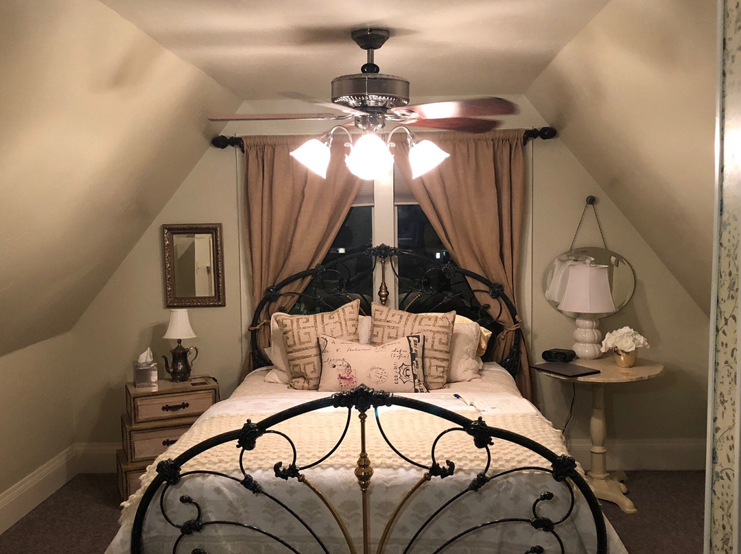 Quincy Feather Bed Inn主图