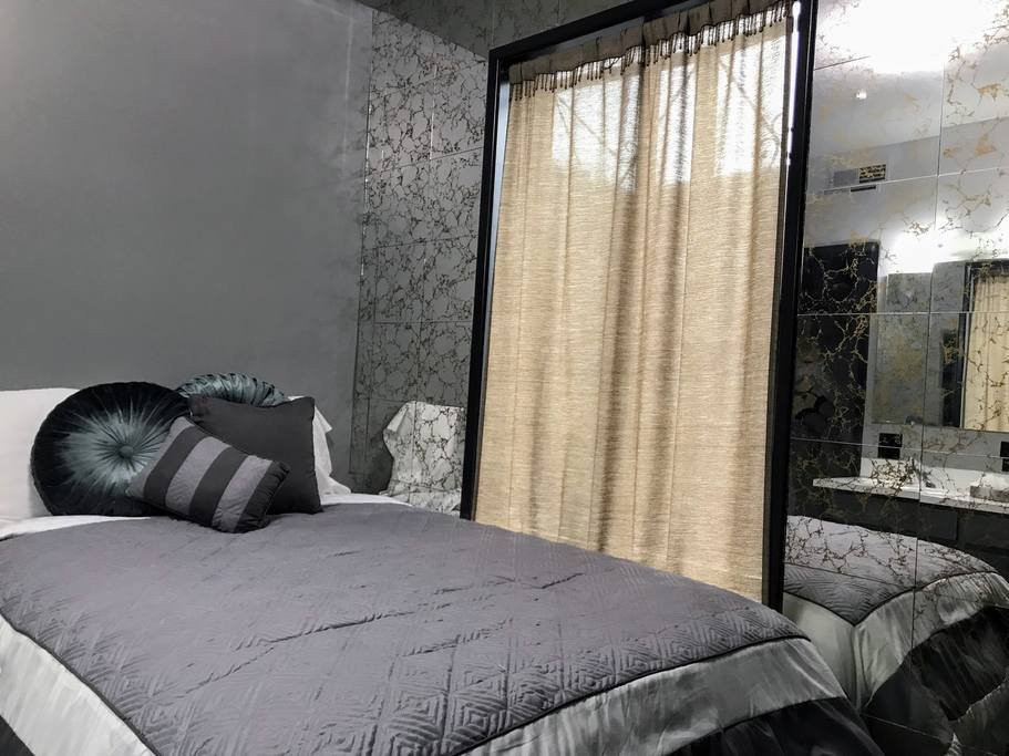 Lux Rooms