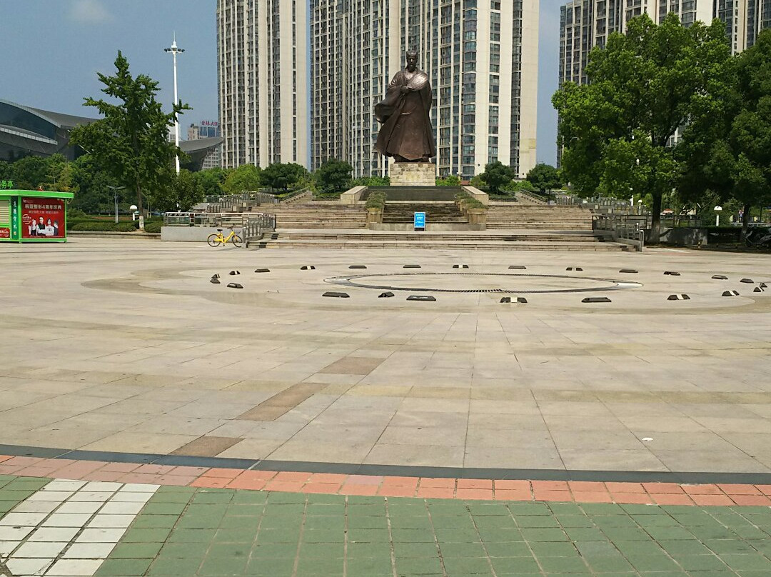 诸葛亮广场-襄阳市必去景点