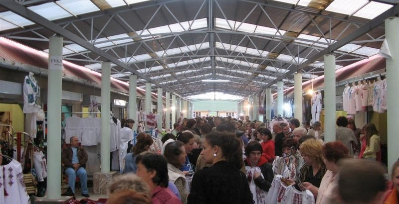 Kolomyia旅游景点-Night Vyshyvanka Market "Torgovitsa"