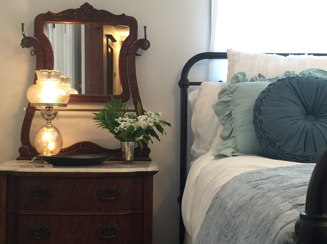 The Crossing House主图