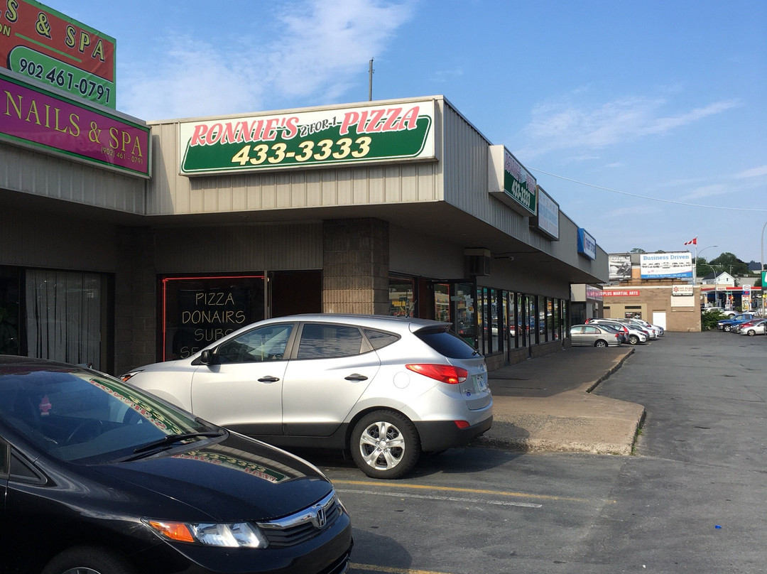 Ronnie's 2 for 1 Pizza