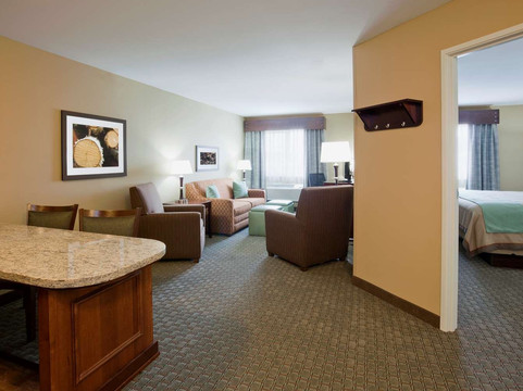 莫里斯华居套房酒店主图