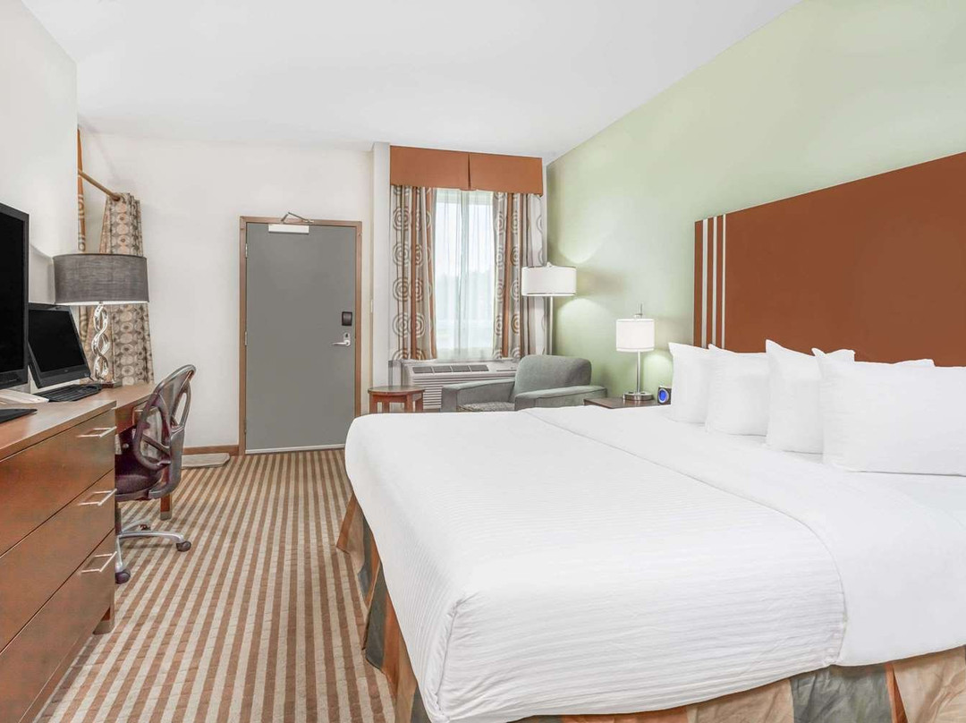 Ramada by Wyndham Carlyle主图