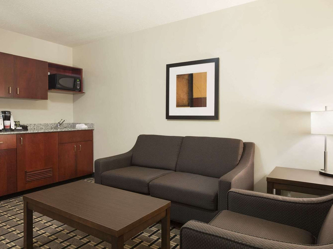 Ramada by Wyndham Edson主图