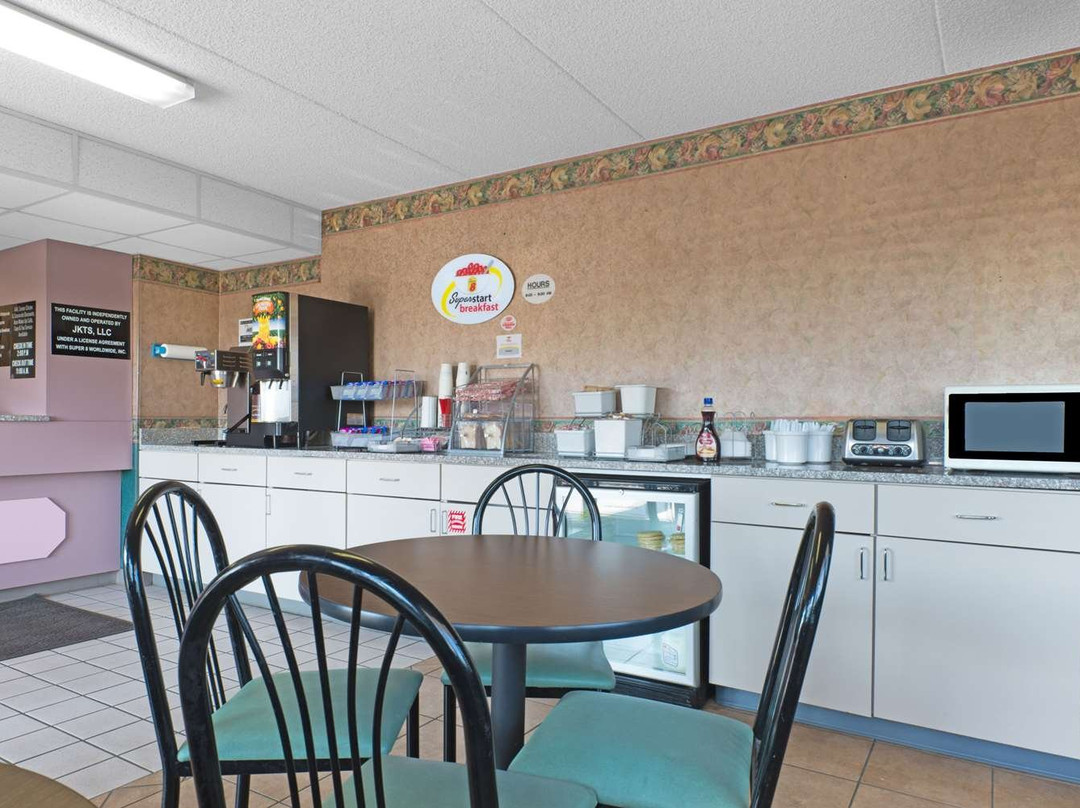 Super 8 by Wyndham Wapakoneta主图