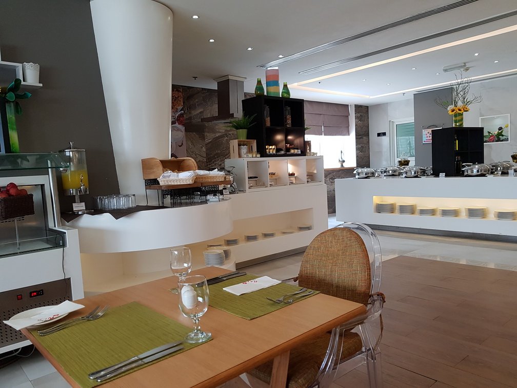 Ramada by Wyndham Abu Dhabi Downtown-餐饮