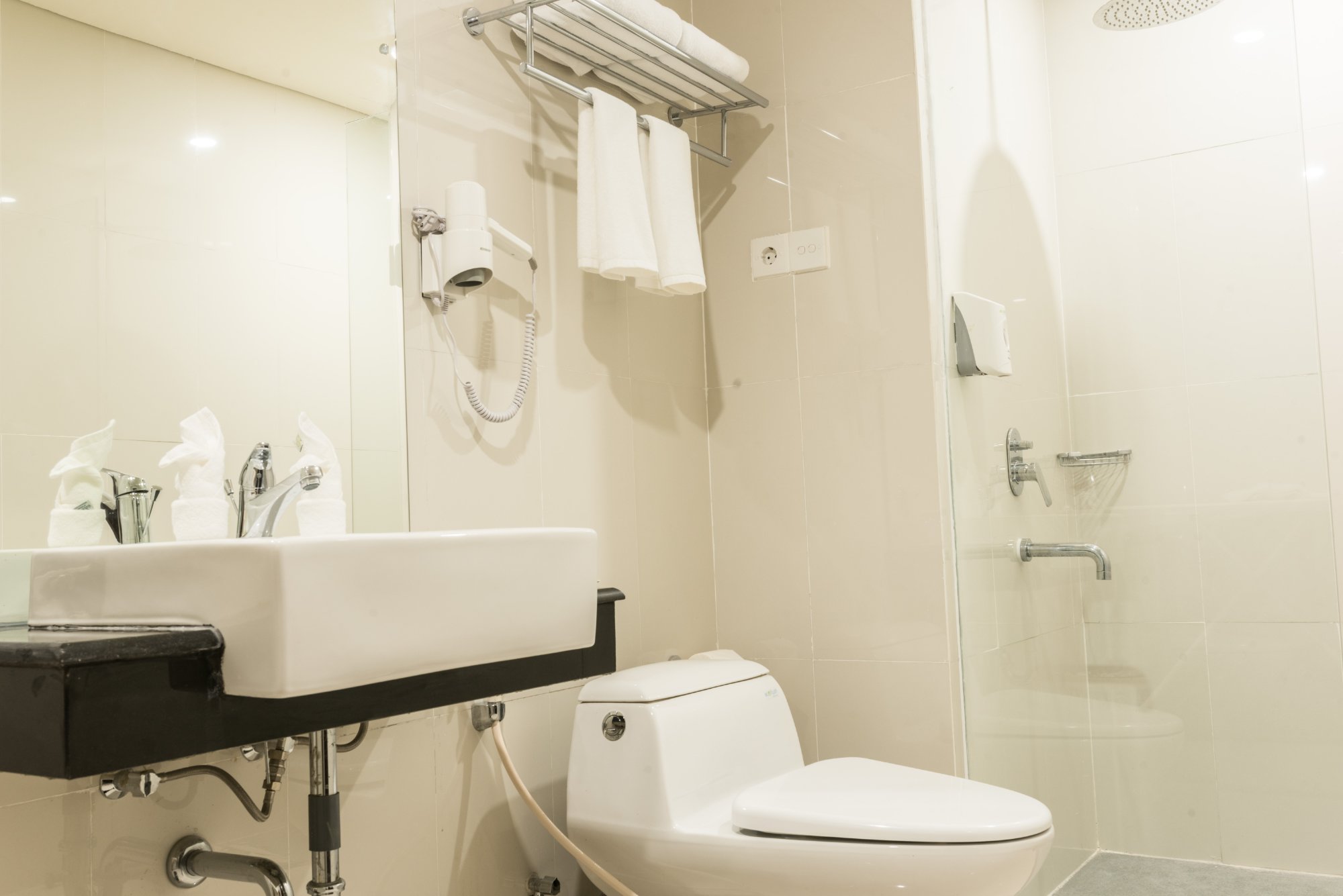 Hotel Namira Syariah Surabaya-浴室