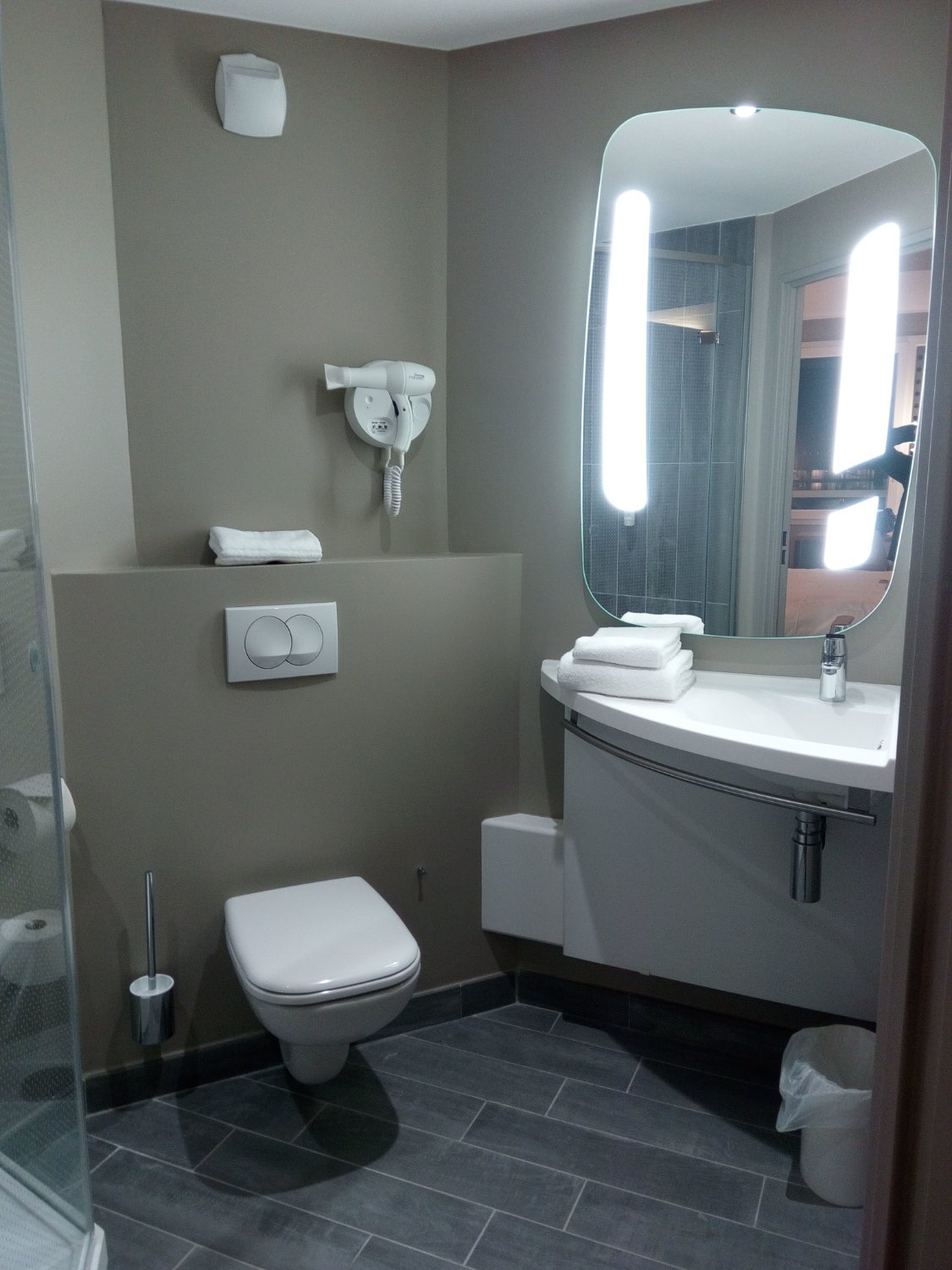 Hotel Ibis Lyon Carre de Soie-浴室