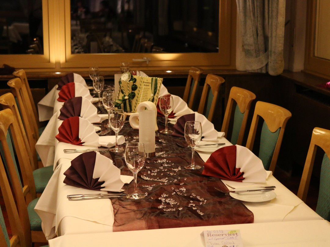 Hofen an der Enz餐馆和美食-Landhotel Adlerhof