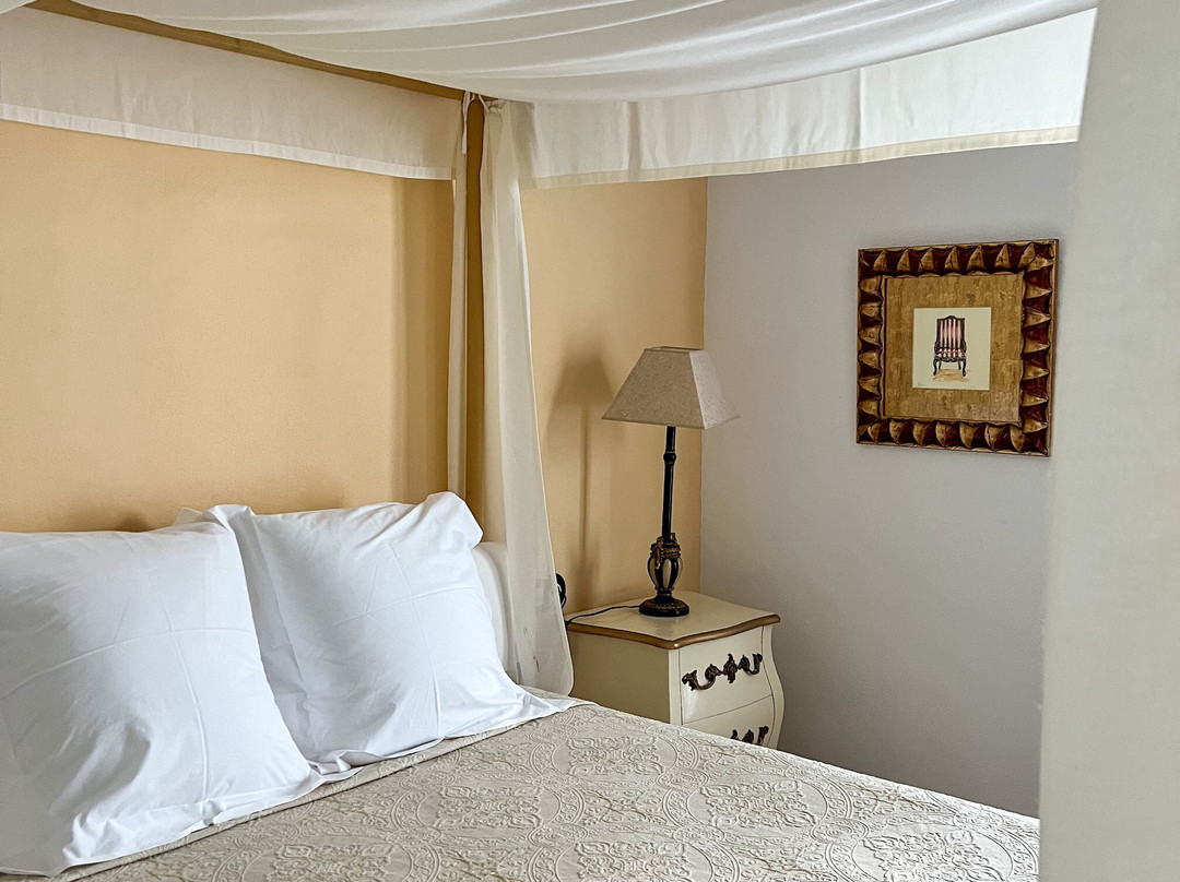 塞尔维利亚旅馆主图