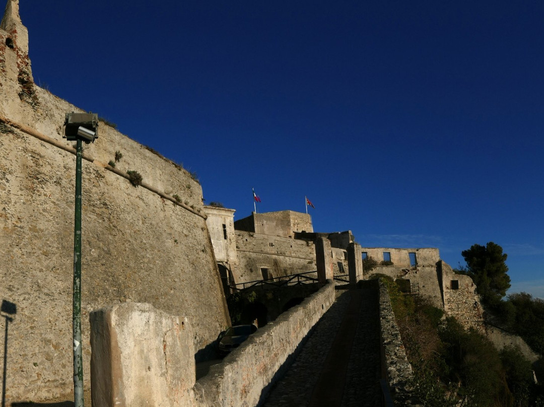 Fortezza di Castelfranco-菲纳莱利古雷必去景点