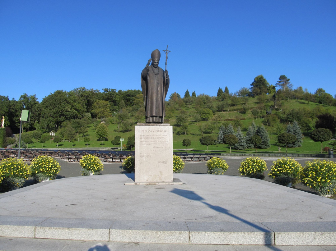 The statue of pope John Paul II景点图片