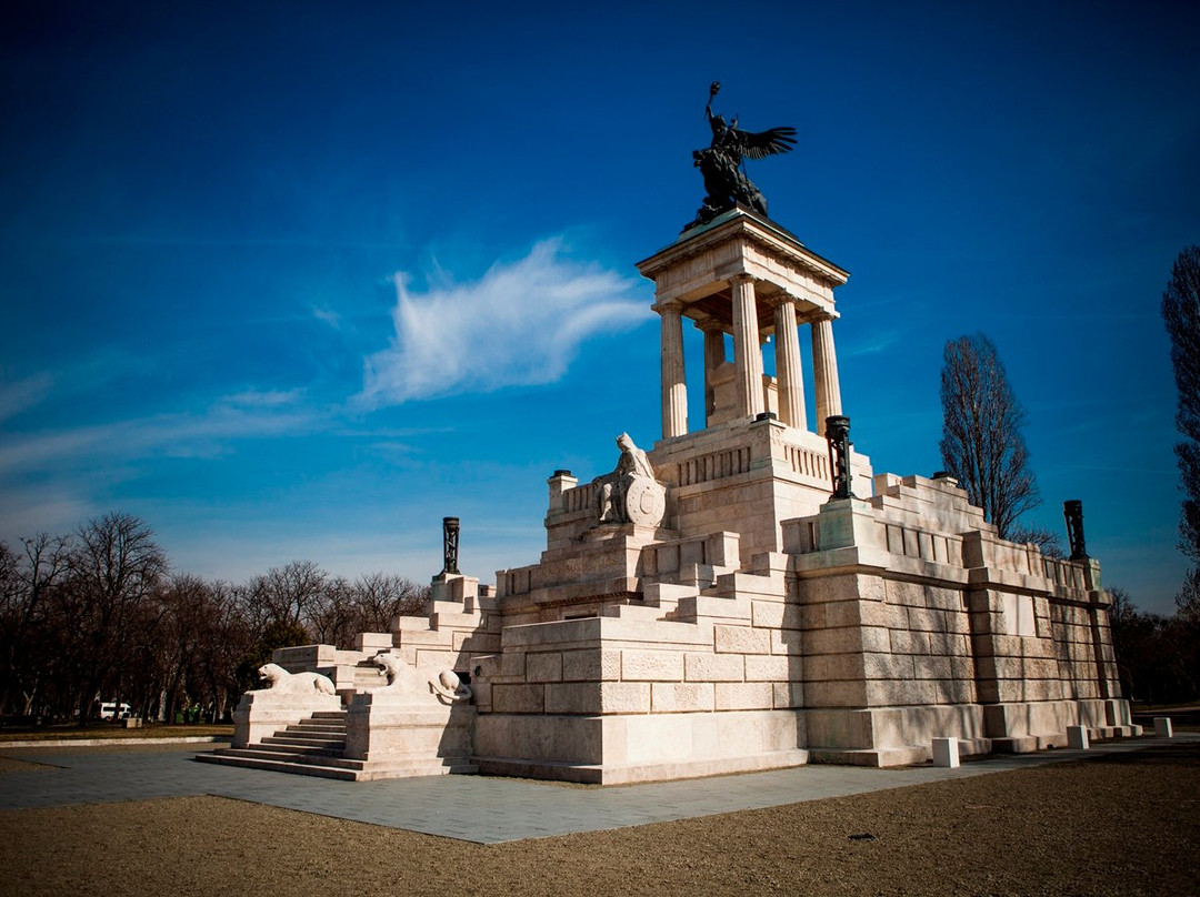 Fiumei Road Cemetery景点图片