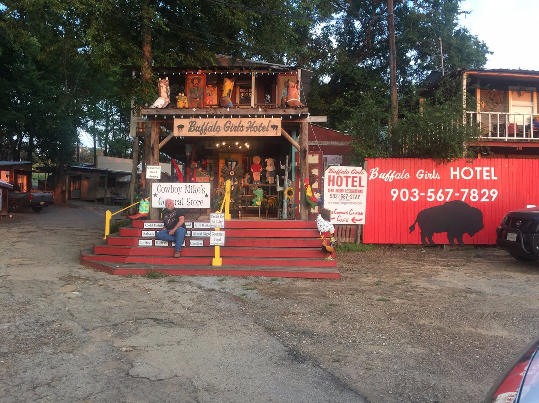 The Buffalo Girls Hotel主图