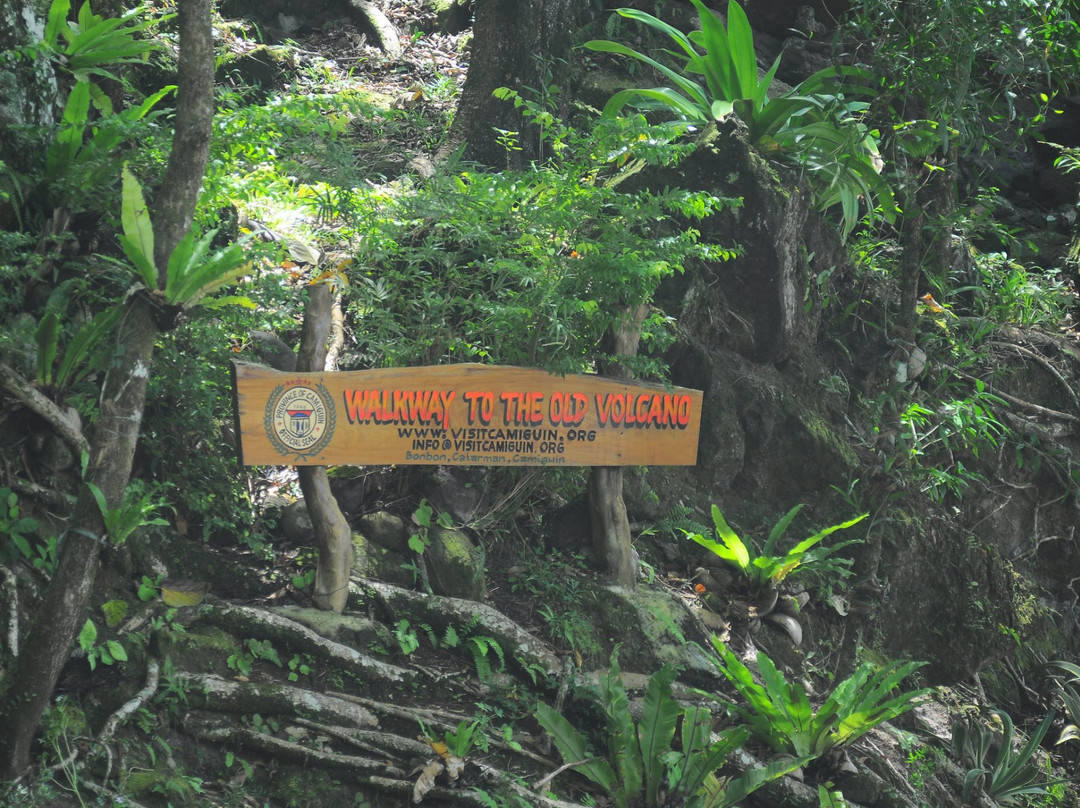 Walkway To The Old Volcano And Stations Of The Cross-卡米金省必去景点