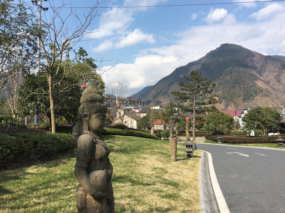 临安湍口众安氡温泉度假酒店主图