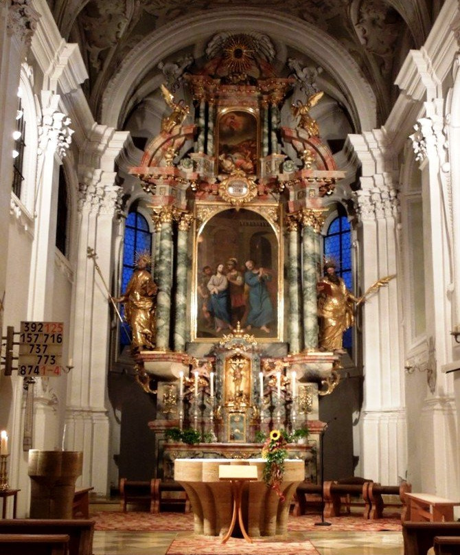 Evangelische Dreieinigkeitskirche-霍伊特必去景点
