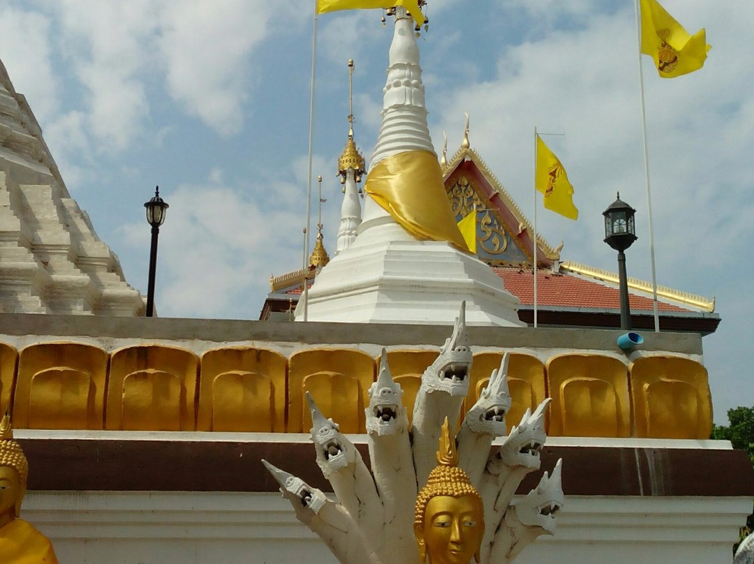 Wat Chumphon Khiri-湄索必去景点
