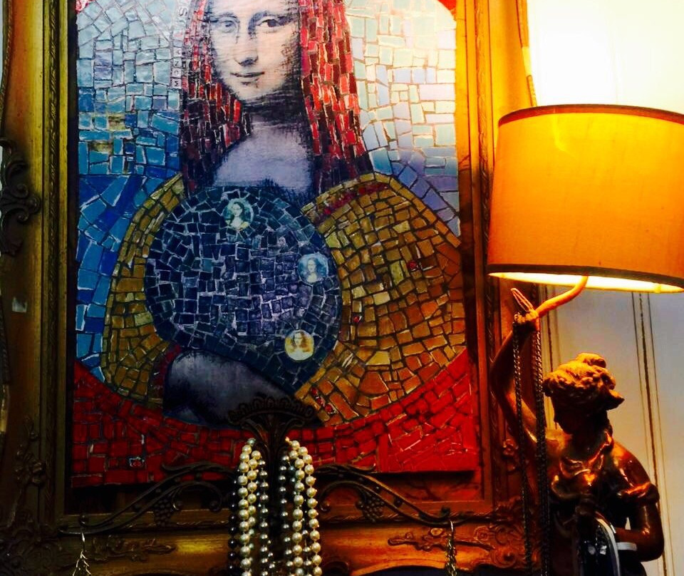 Mona Lisa Garment Gallery-克拉伦斯必去景点