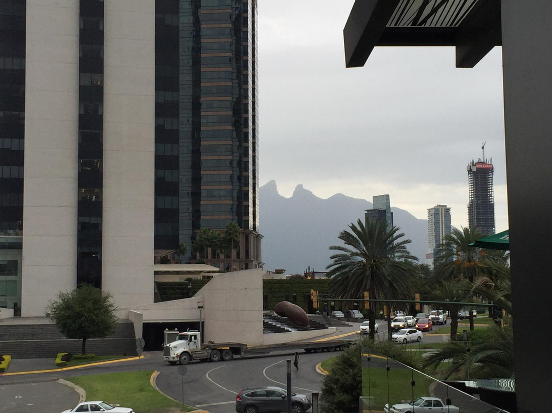 Plaza Fiesta San Agustin-圣佩德罗加尔萨加西亚镇必去景点