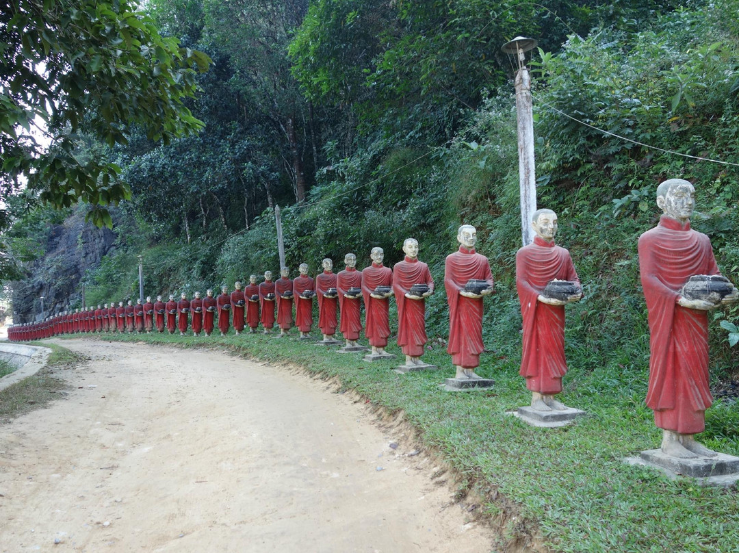 Bayin Nyi Caves-帕安必去景点