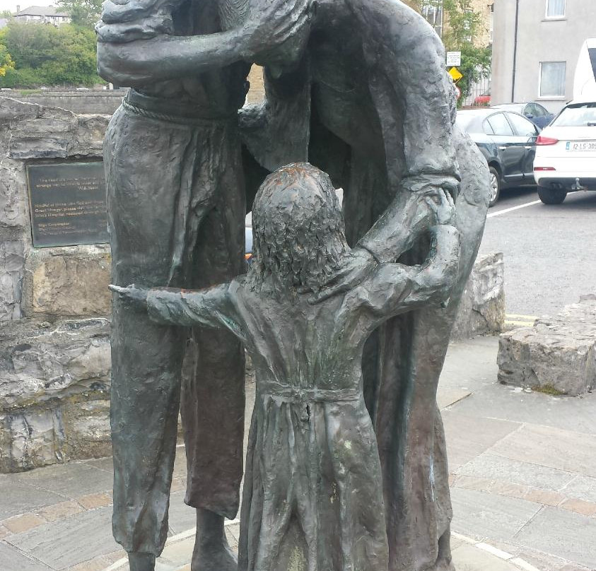 The Famine Family Memorial景点图片