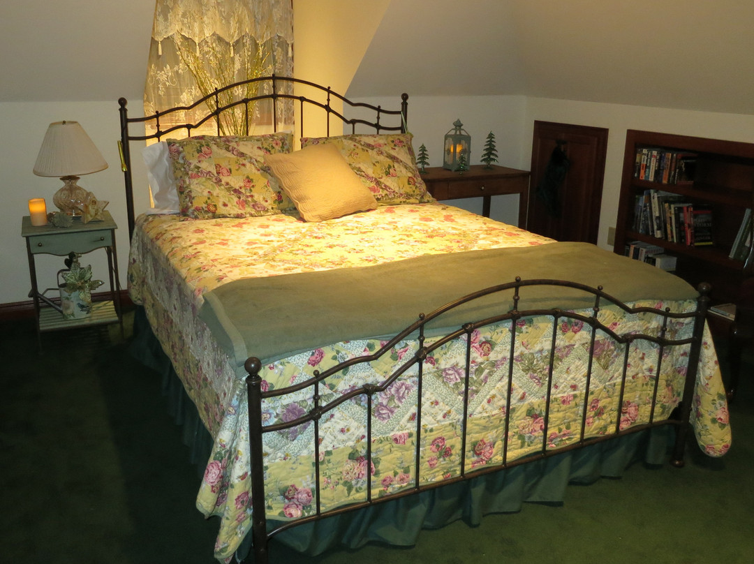 Cottage Lake Gardens Bed and Breakfast主图