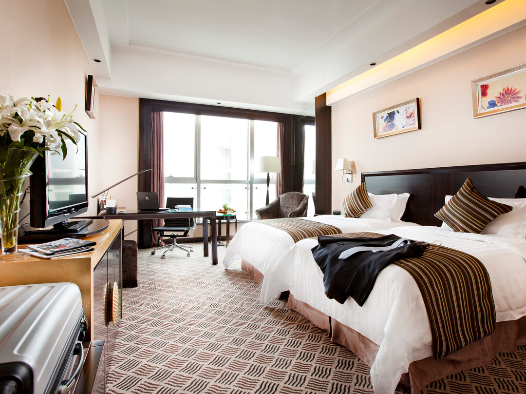 半岛凯豪大酒店主图