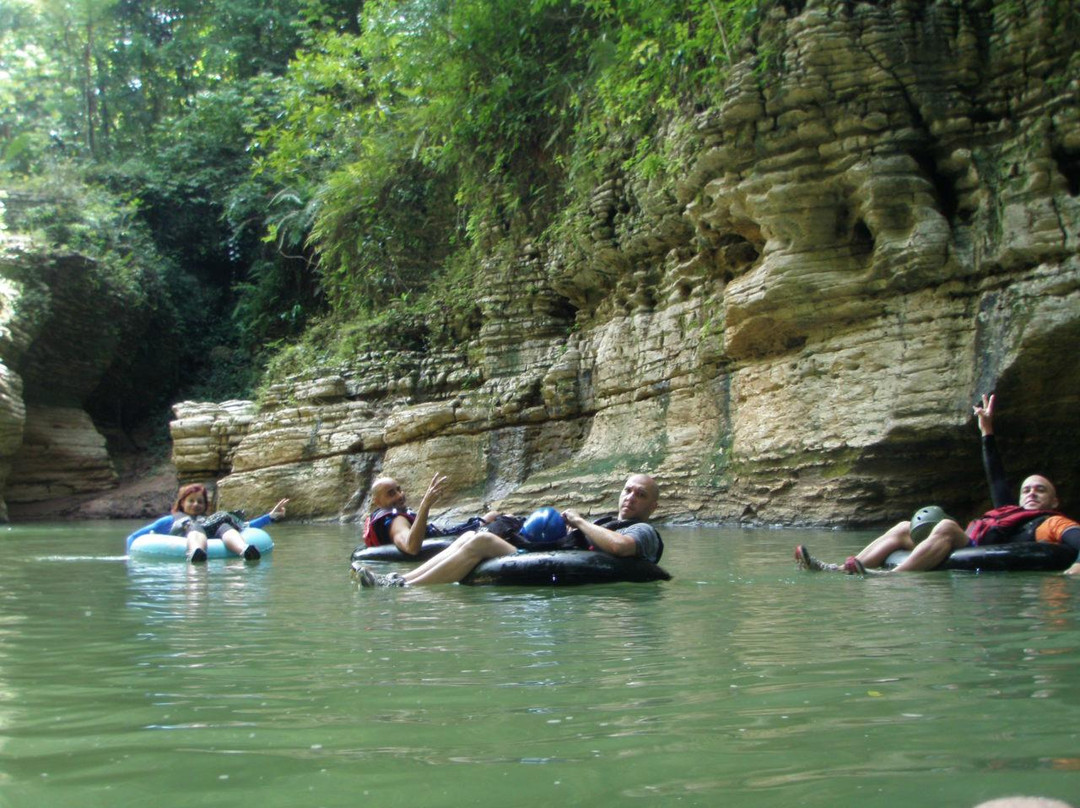 Tanama Cave Tubing Day Tours景点图片