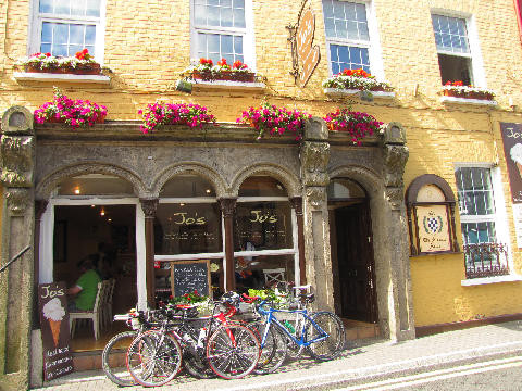 Jo's Cafe & Rooms