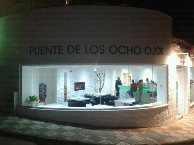 Jun餐馆和美食-Puente de los Ocho Ojos