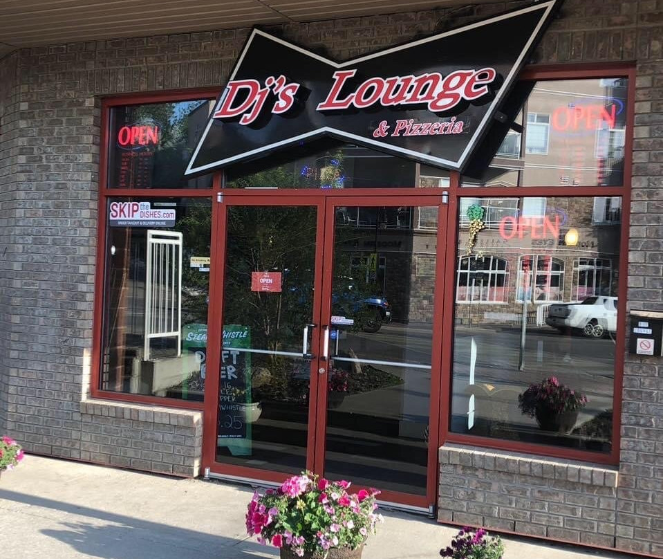 Dj's Pizzeria & Lounge