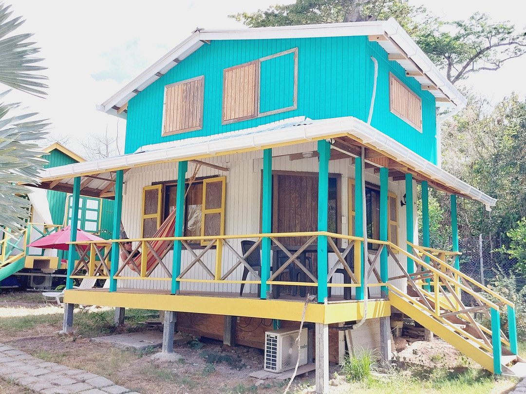 Hotel Yellow Home Providence Island主图