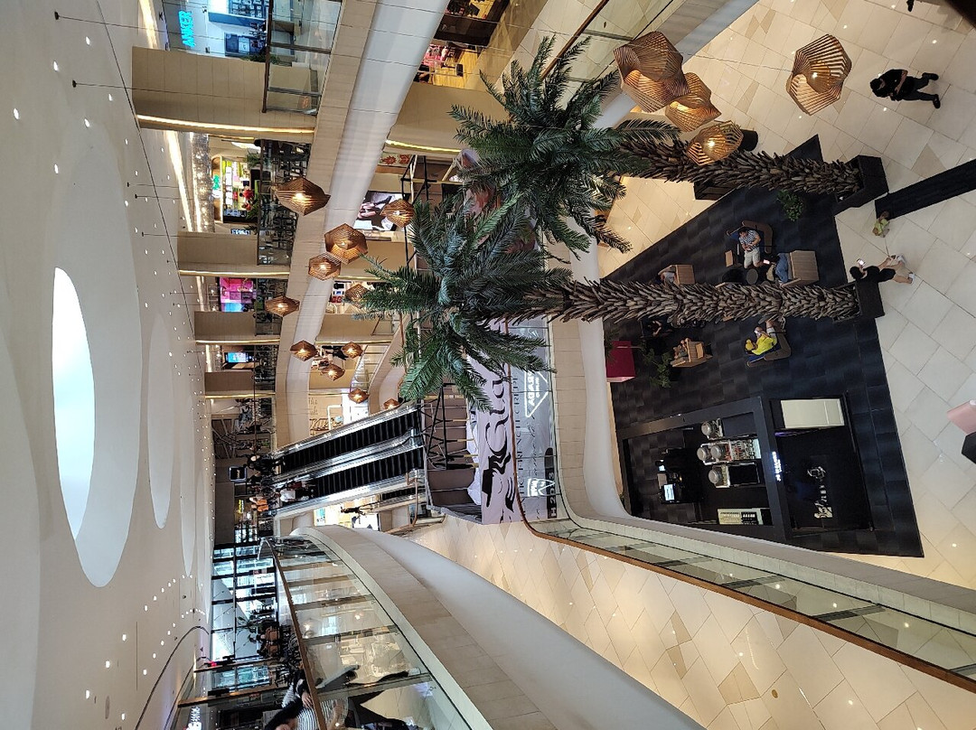 Uptown Place Mall景点图片