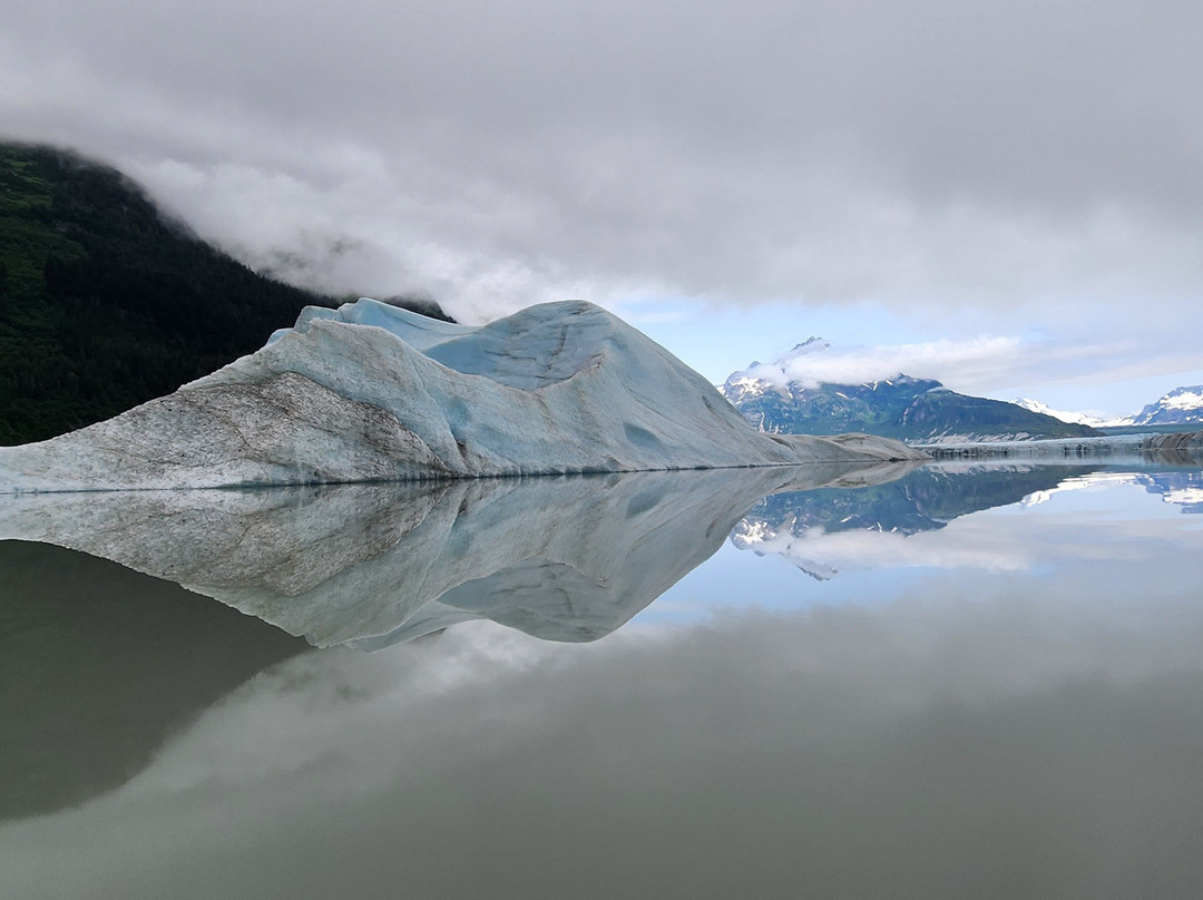Sheridan Glacier Lake景点图片