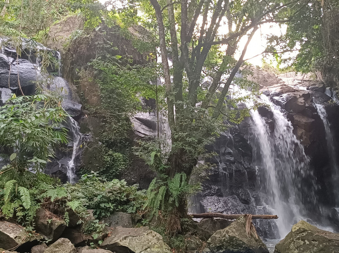 Sing Sing Angin Waterfall景点图片
