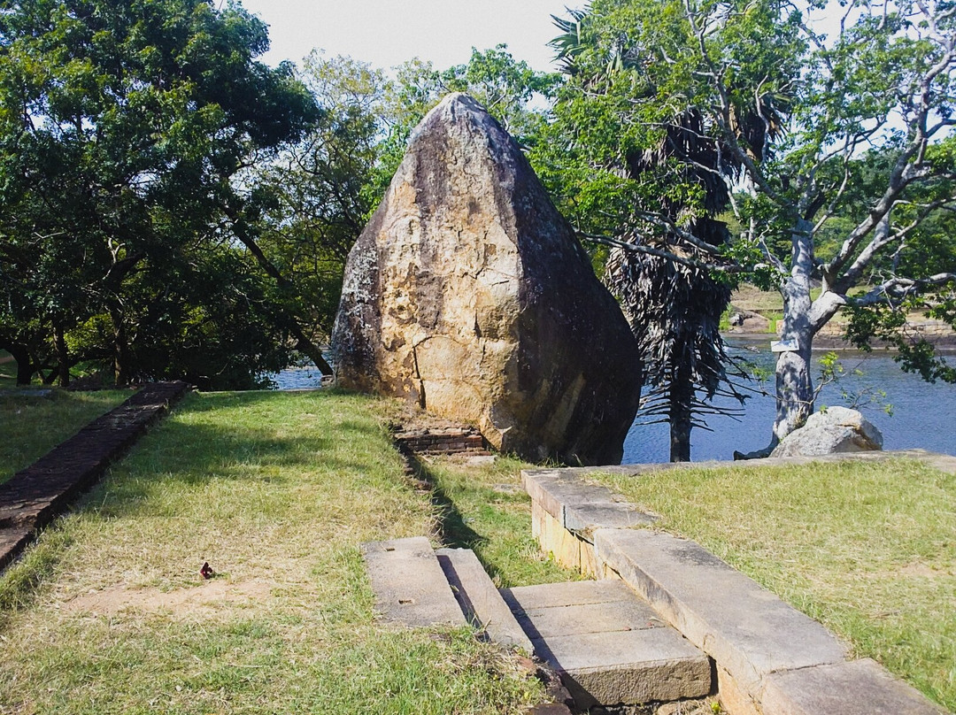 Kalu Diya Pokuna Natural Black Water Pond景点图片