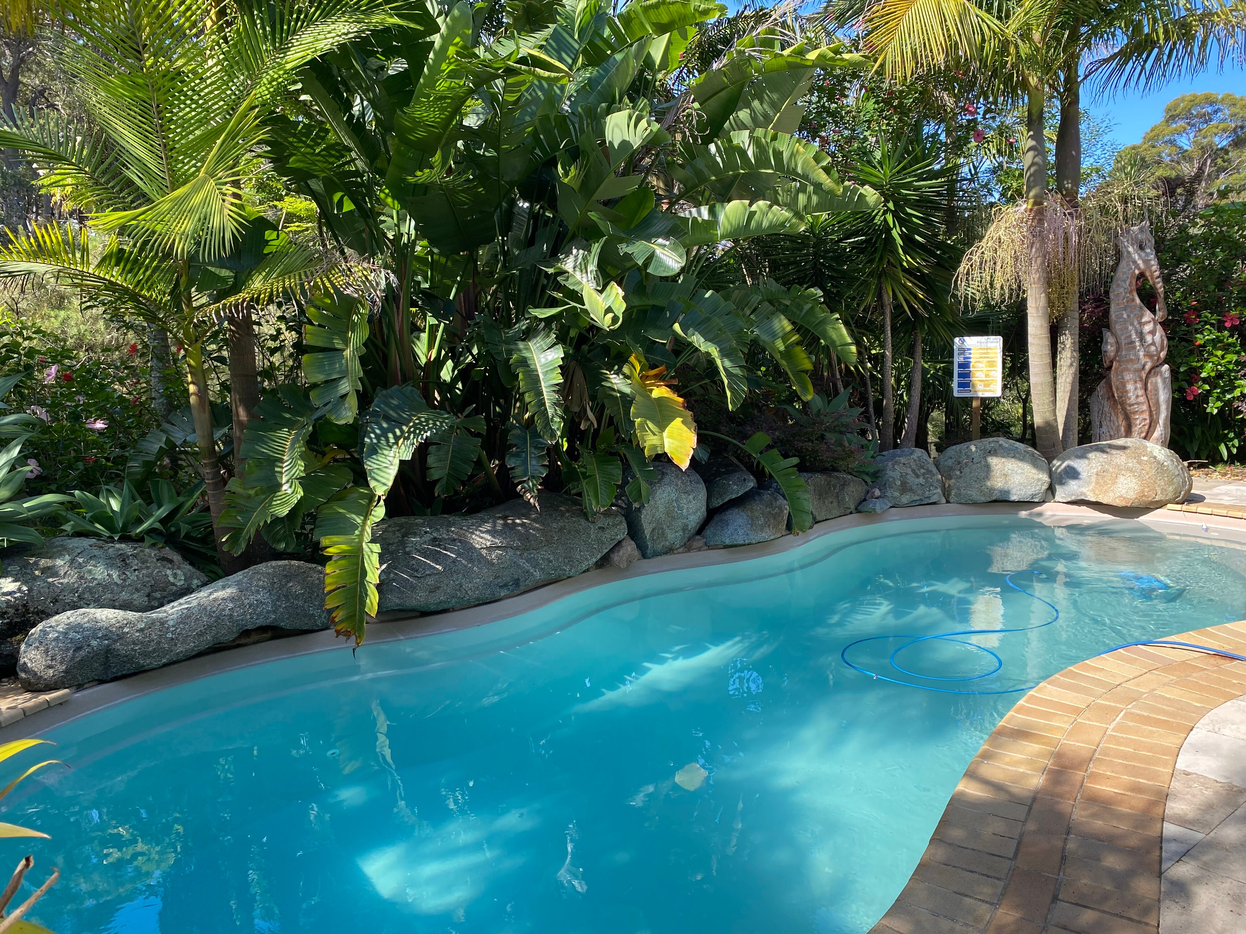 Balconies Dolphincove-泳池