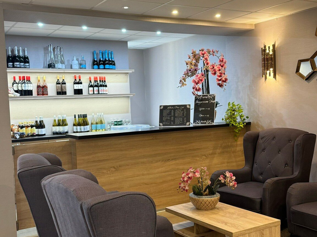 蒂利亚纳酒店主图