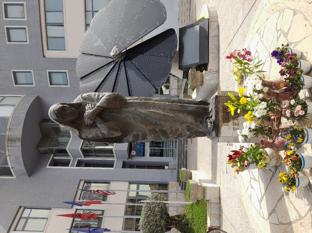 Monument to Mother Teresa-Shkoder必去景点