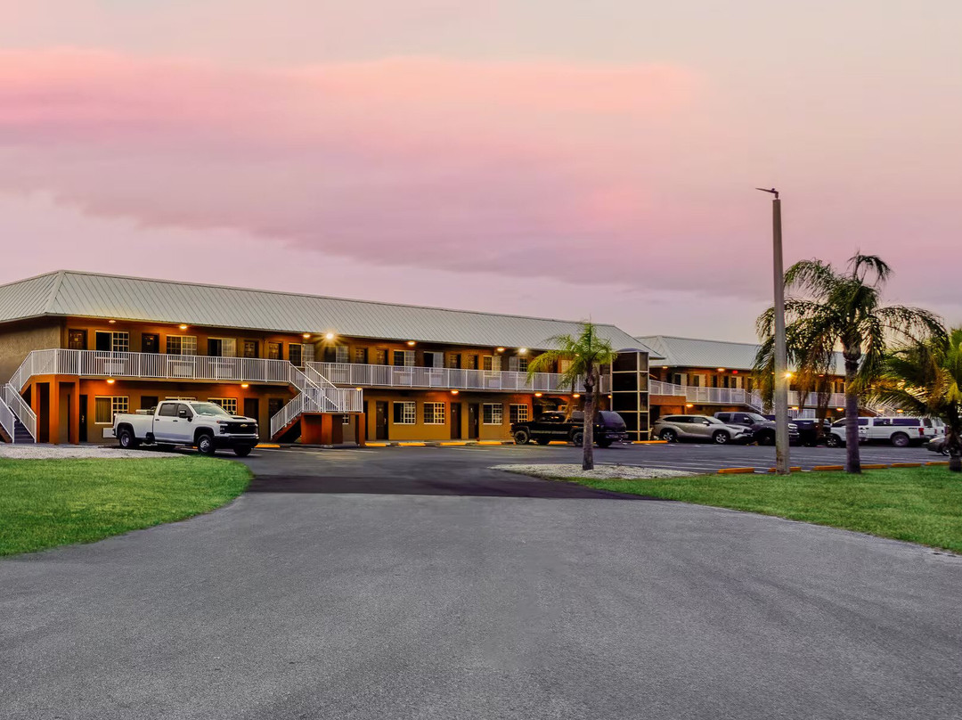 Travelodge Suites by Wyndham Lake Okeechobee主图