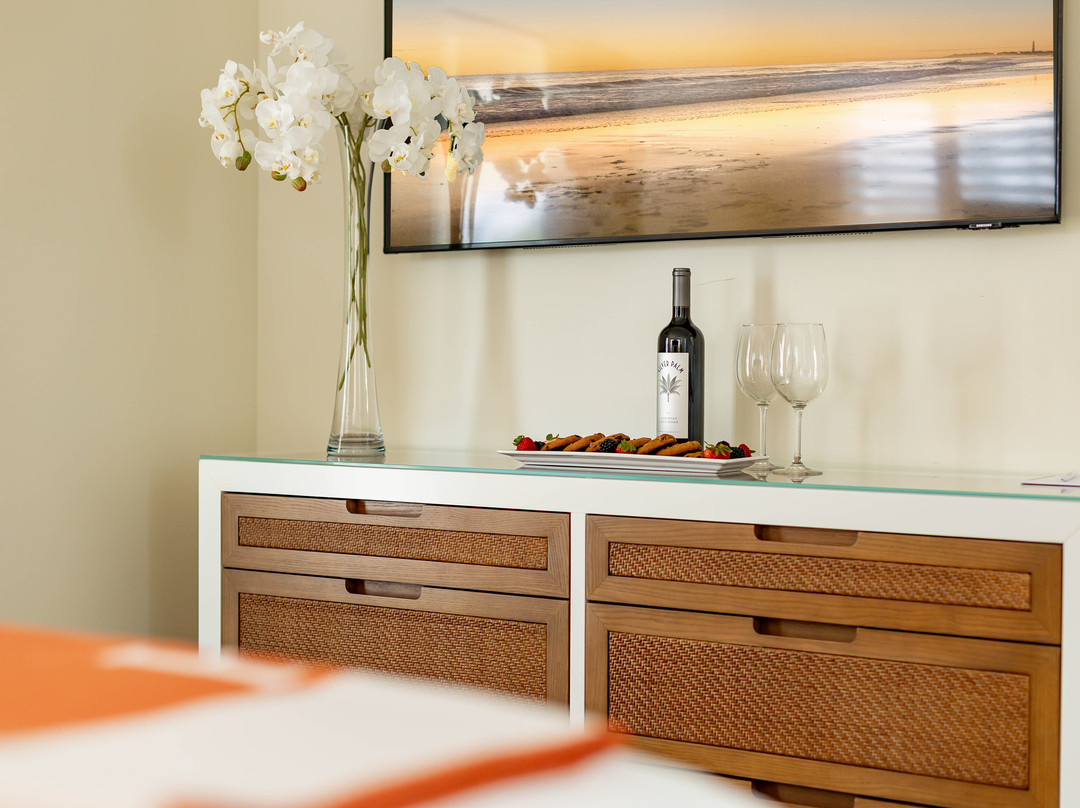 Beach Club on Madison Avenue主图