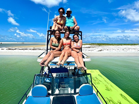 Salty Water Tours, LLC-圣彼得海滩必去景点